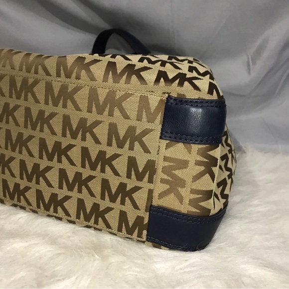 SOLD……..Michael Kors Ludlow Lrg Signature Satchel Bag Drawstring Brown Canvas - Picture 8 of 13